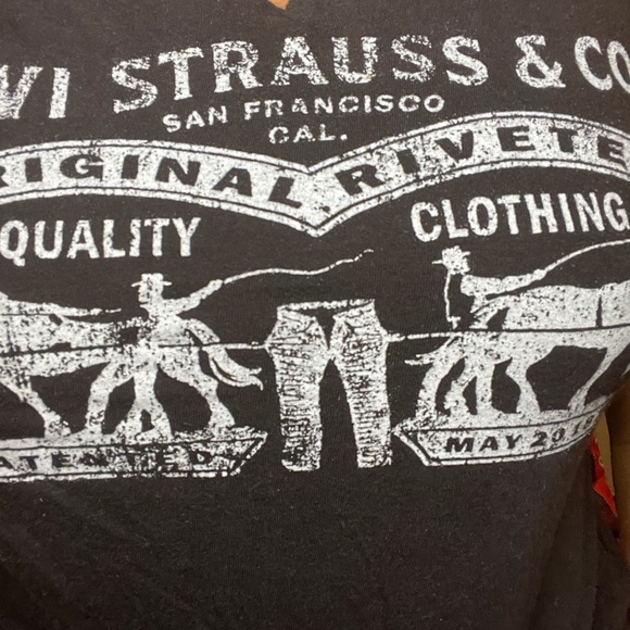 Levis graphic top - Picture 2 of 2